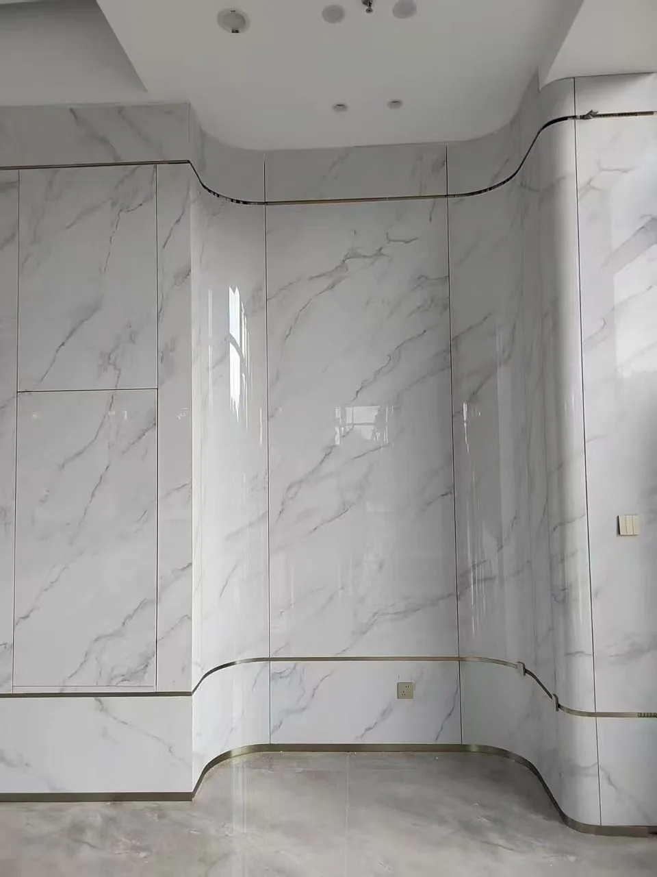 Curved wall cladding detail